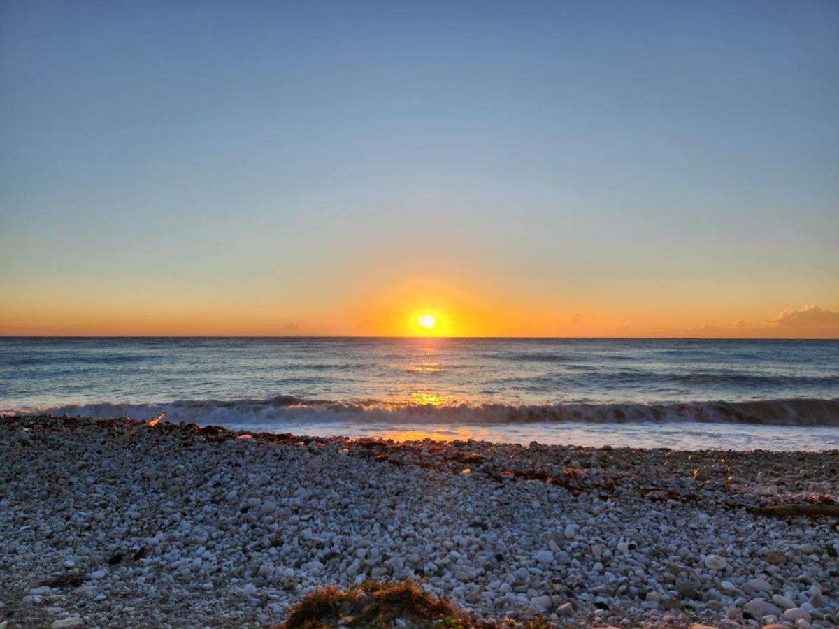 Beachfront Apartment, Quiet 4 Beds, 1 Bath, Ac, Wi-Fi, Hot Water, In Paraiso Near Los Patos エクステリア 写真